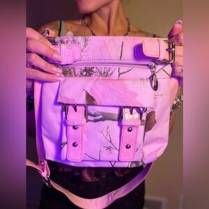 Pink Camo Realtree Women's Crossbody Bag